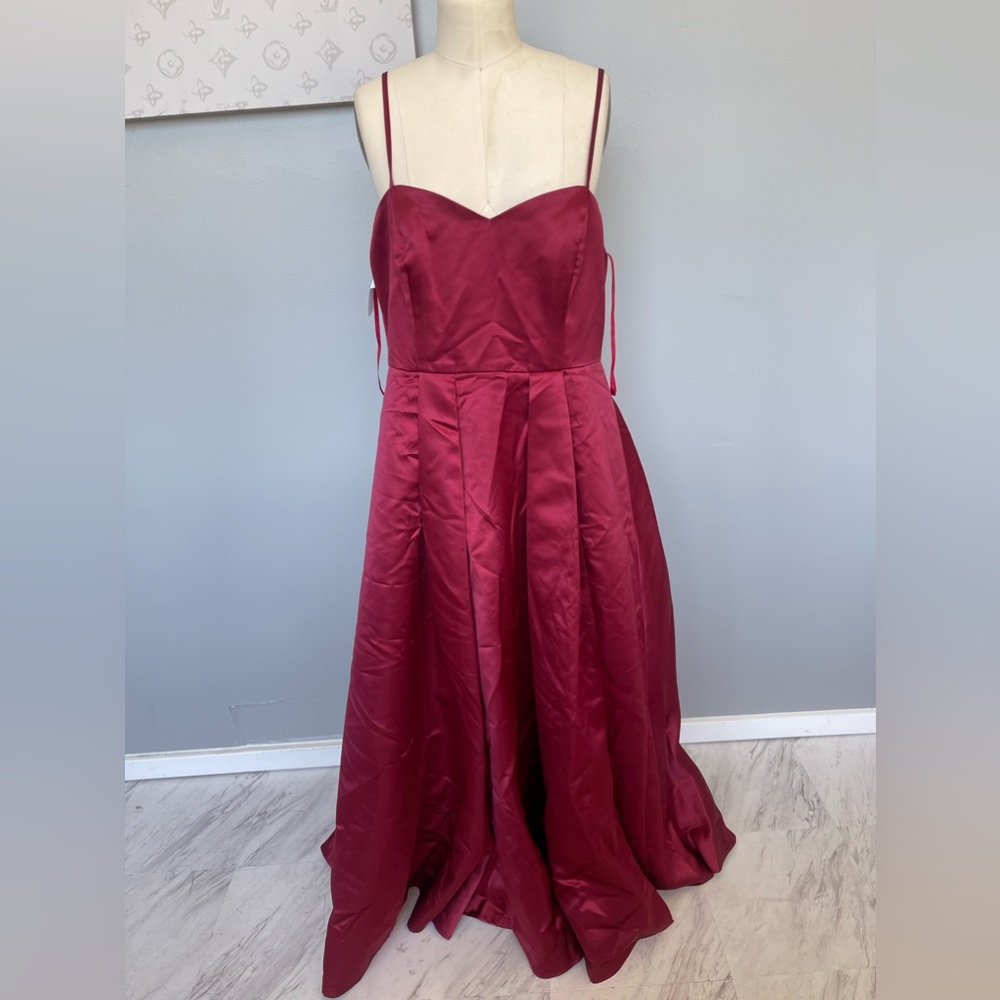 Fame and Partners Gown With Buttons - Picture 2 of 8